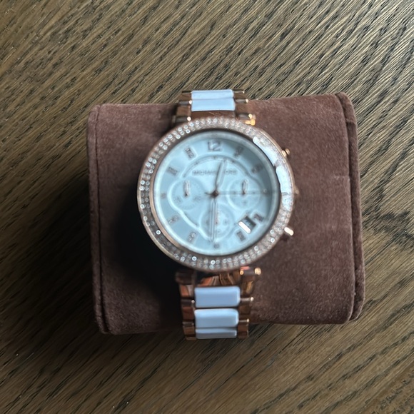 Brand New Women’s Michael Kors watch - Picture 3 of 3